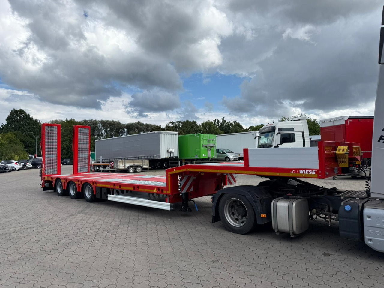 Kässbohrer SLS.HS Tieflader mit hydr. Schwanenhals Kässbohrer SLS.HS Tieflader mit hydr. Schwanenhals - Semi-remorque surbaissé: photos 3 Kässbohrer SLS.HS Tieflader mit hydr. Schwanenhals Kässbohrer SLS.HS Tieflader mit hydr. Schwanenhals - Semi-remorque surbaissé: photos 3