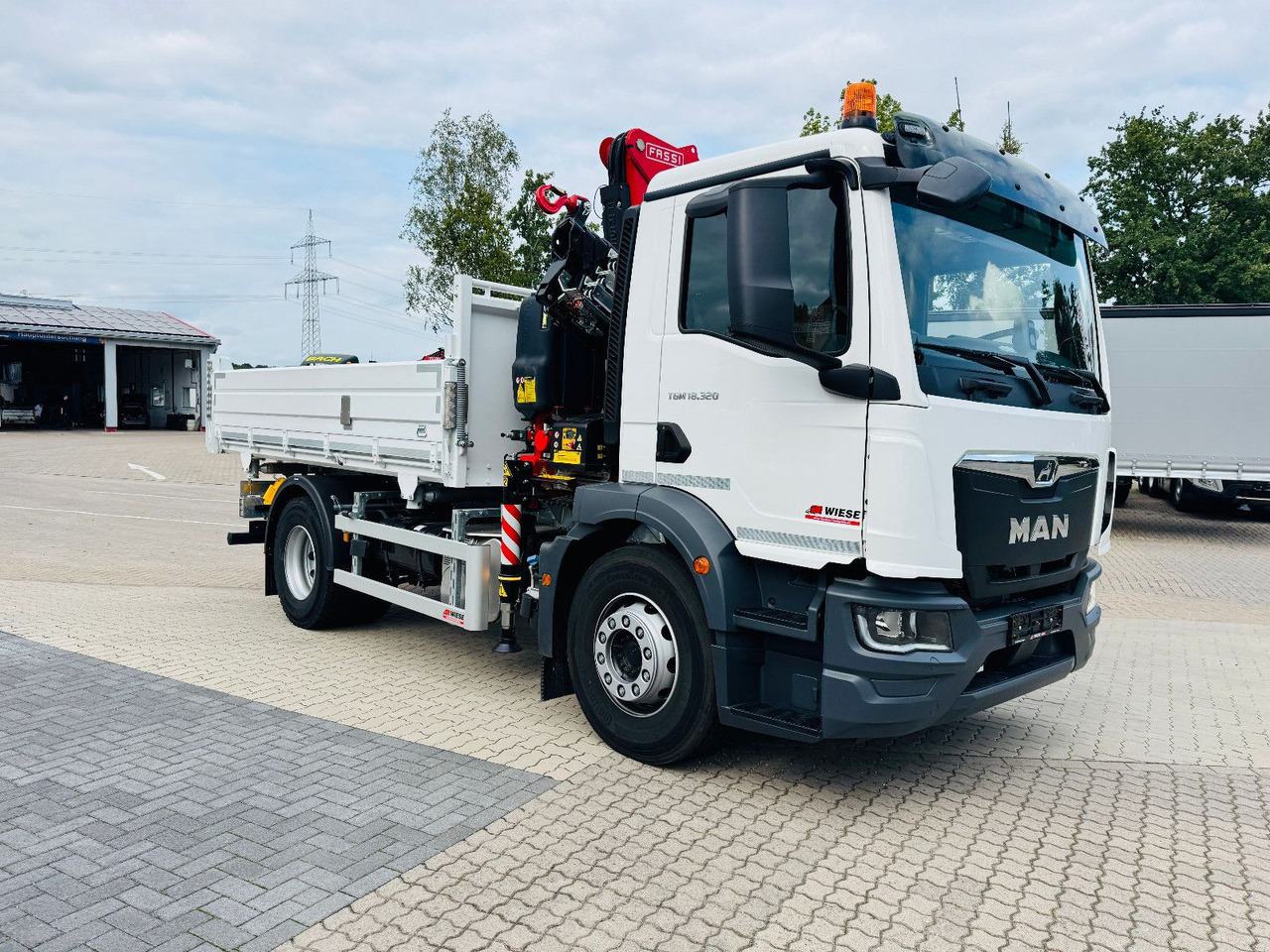 MAN 18.320 4x2 mit Fassi Ladekran Sofort Verfügbar - Camion benne, Camion grue: photos 2 MAN 18.320 4x2 mit Fassi Ladekran Sofort Verfügbar - Camion benne, Camion grue: photos 2