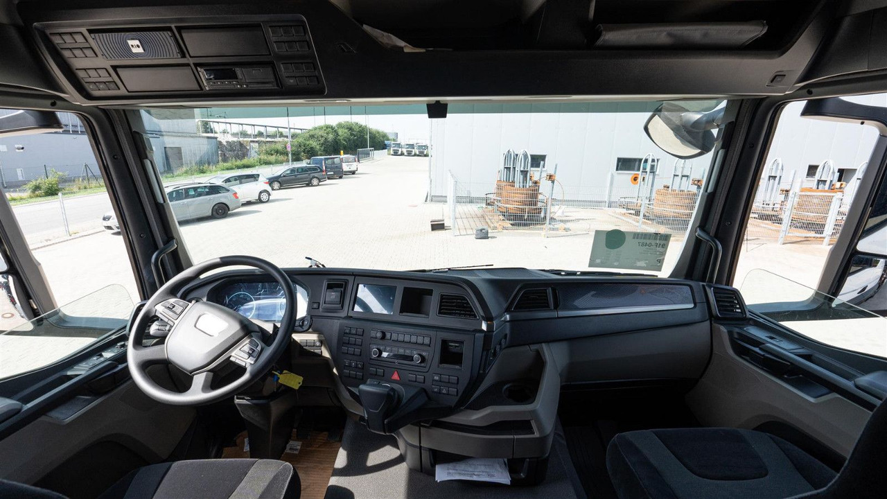 MAN 35.470 8x2 Kran F710 RA2.26 - Camion plateau, Camion grue: photos 3 MAN 35.470 8x2 Kran F710 RA2.26 - Camion plateau, Camion grue: photos 3