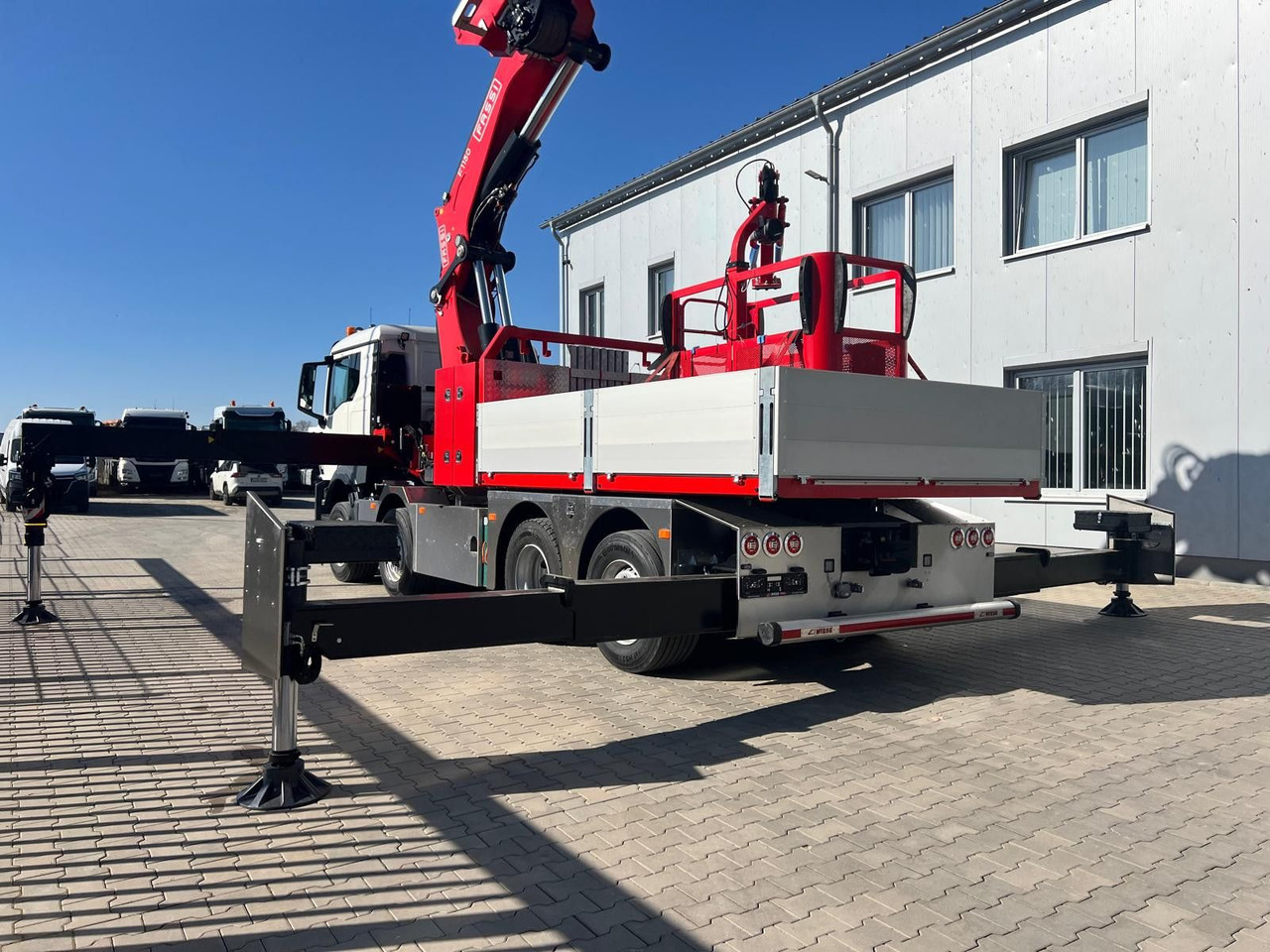 MAN 8x4 mit F1150RA.2.28 L616 Winde, 2.per. Korb - Camion grue: photos 3 MAN 8x4 mit F1150RA.2.28 L616 Winde, 2.per. Korb - Camion grue: photos 3