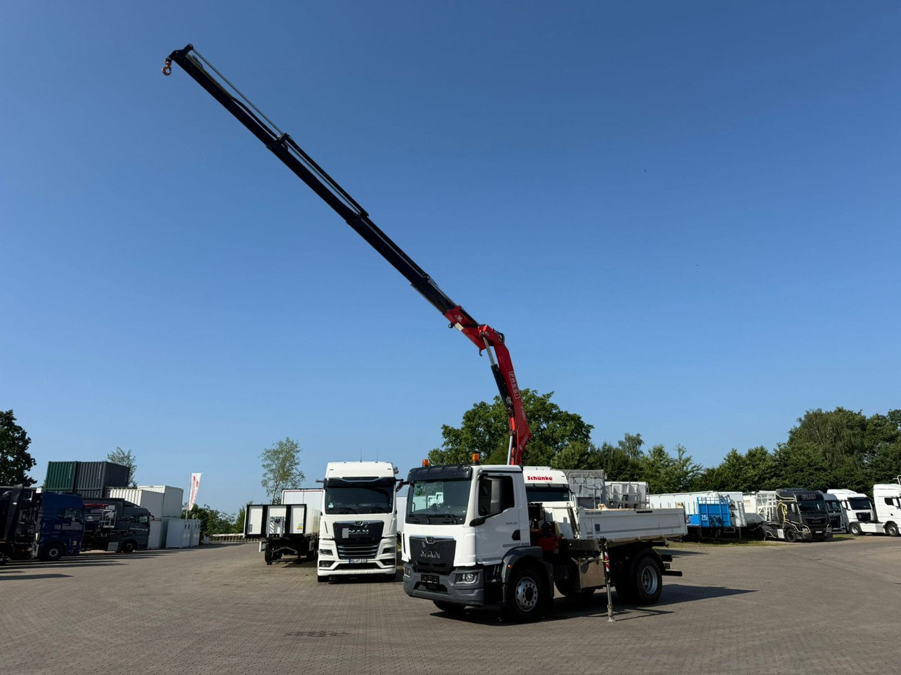 MAN TGM 18.320 4x2 BB Kran Fassi F135 Kipper Meiller - Camion grue: photos 3 MAN TGM 18.320 4x2 BB Kran Fassi F135 Kipper Meiller - Camion grue: photos 3