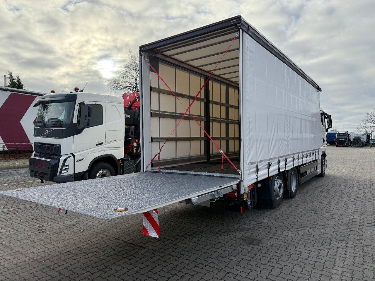 MAN TGX 26.440 6x2 LL Schwerlast Ladebordwand/Rampe - Remorqueuse: photos 4 MAN TGX 26.440 6x2 LL Schwerlast Ladebordwand/Rampe - Remorqueuse: photos 4