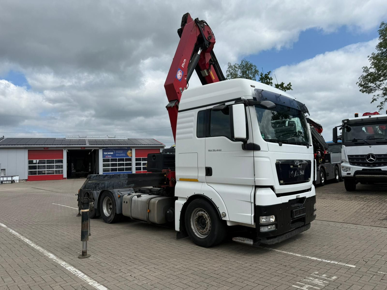 MAN TGX 26.440 6x2 mit HMF 3000-5 Kran TÜV NEU - Camion grue: photos 2 MAN TGX 26.440 6x2 mit HMF 3000-5 Kran TÜV NEU - Camion grue: photos 2