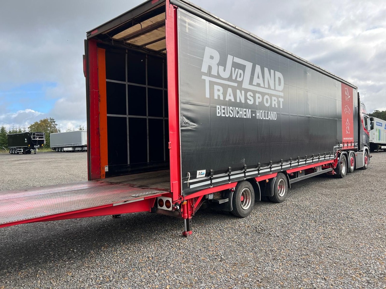 Meusburger 2-Achs-Gabelstaplertransporter Rampe Dhollandia - Semi-remorque rideaux coulissants: photos 3 Meusburger 2-Achs-Gabelstaplertransporter Rampe Dhollandia - Semi-remorque rideaux coulissants: photos 3