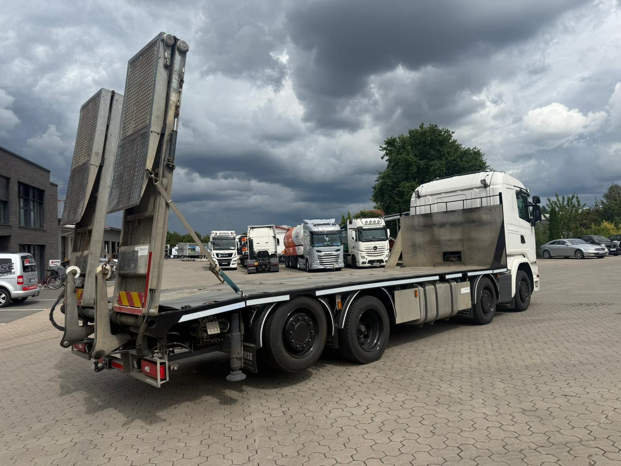 Scania G450 Baumaschinentransporter mit Rampen - Camion plateau: photos 4 Scania G450 Baumaschinentransporter mit Rampen - Camion plateau: photos 4