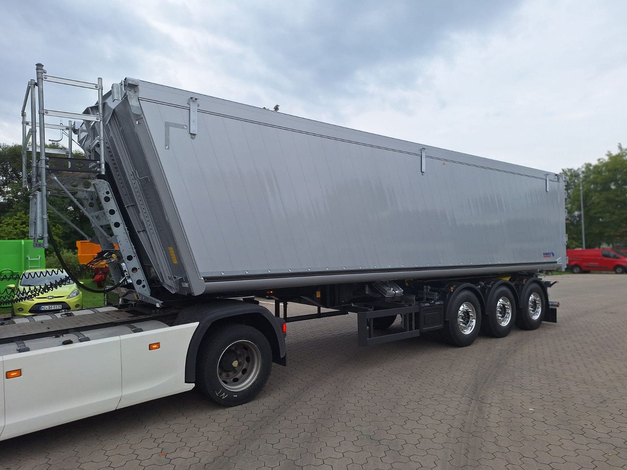 Schmitz Cargobull Kipper 52m³ mit gekröpftem Chassis - Semi-remorque benne: photos 3 Schmitz Cargobull Kipper 52m³ mit gekröpftem Chassis - Semi-remorque benne: photos 3