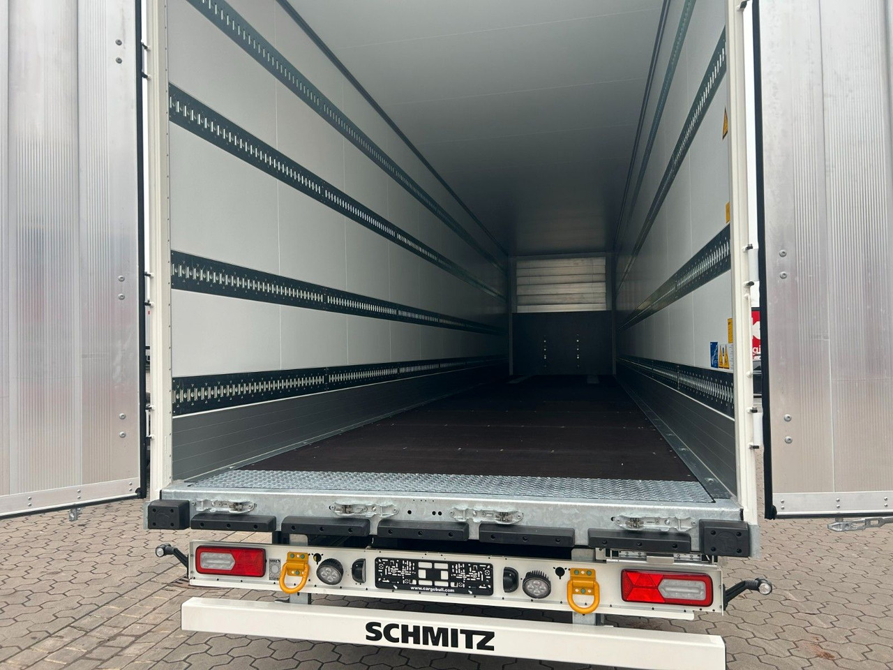 Schmitz Cargobull Mega Koffer - Trockenfrachter FERROPLAST - Semi-remorque fourgon: photos 4 Schmitz Cargobull Mega Koffer - Trockenfrachter FERROPLAST - Semi-remorque fourgon: photos 4