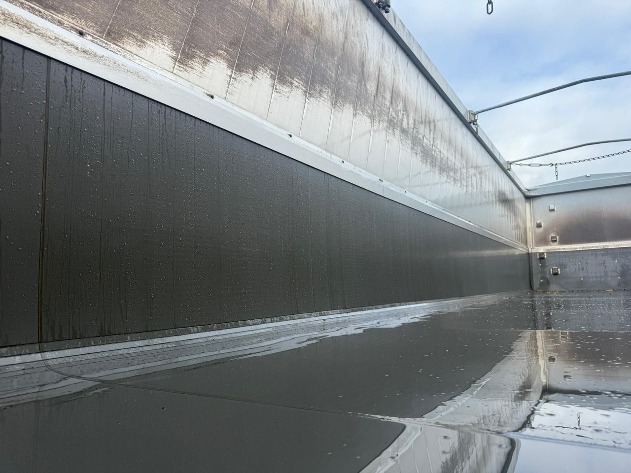 Semi-remorque benne Schmitz Cargobull SCB S3D Alu Kipper 60m³ Fast Neuwertig OKUSLIDE: photos 10 Semi-remorque benne Schmitz Cargobull SCB S3D Alu Kipper 60m³ Fast Neuwertig OKUSLIDE: photos 10