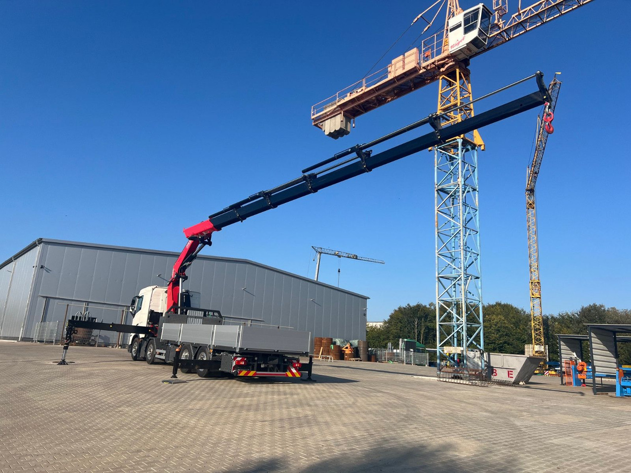 Volvo FH 500 8x2 Kran F710 RA2.26 - Camion grue: photos 5 Volvo FH 500 8x2 Kran F710 RA2.26 - Camion grue: photos 5