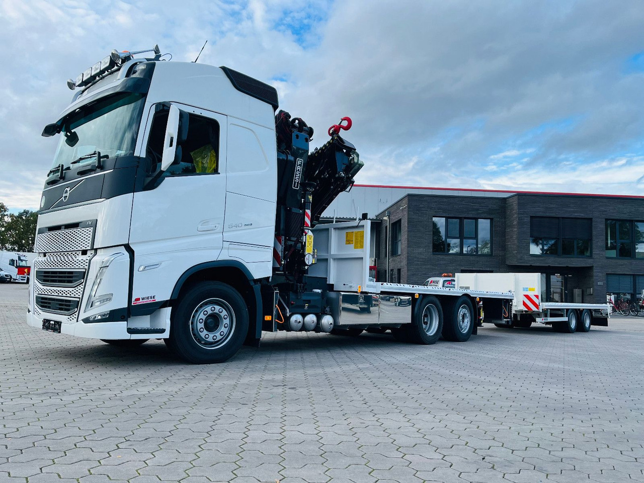 Volvo FH540 6x2 Containerpritsche mit F545RA.2.26 - Camion grue: photos 1 Volvo FH540 6x2 Containerpritsche mit F545RA.2.26 - Camion grue: photos 1