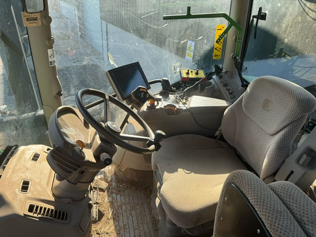 JOHN DEERE 6215R - Tracteur agricole: photos 3 JOHN DEERE 6215R - Tracteur agricole: photos 3