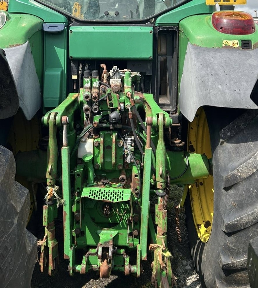 JOHN DEERE 6820 - Tracteur agricole: photos 2 JOHN DEERE 6820 - Tracteur agricole: photos 2