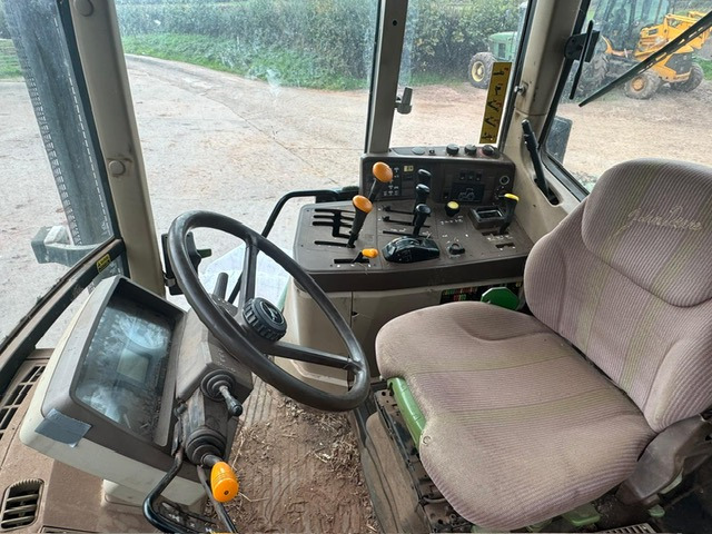 JOHN DEERE 6910 - Tracteur agricole: photos 4 JOHN DEERE 6910 - Tracteur agricole: photos 4