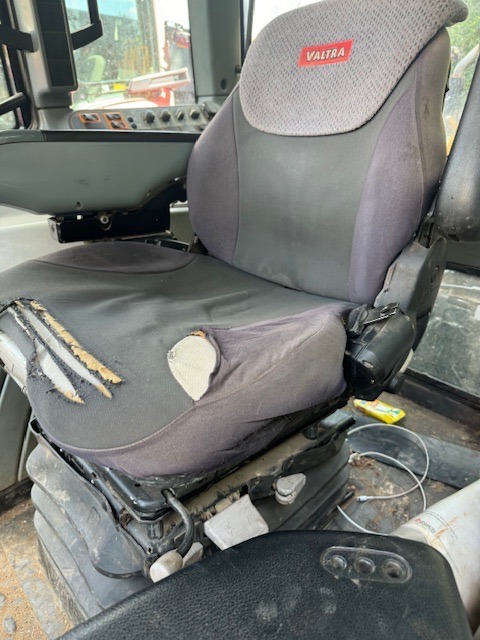 VALTRA T183 DIRECT DRIVE - Tracteur agricole: photos 3 VALTRA T183 DIRECT DRIVE - Tracteur agricole: photos 3