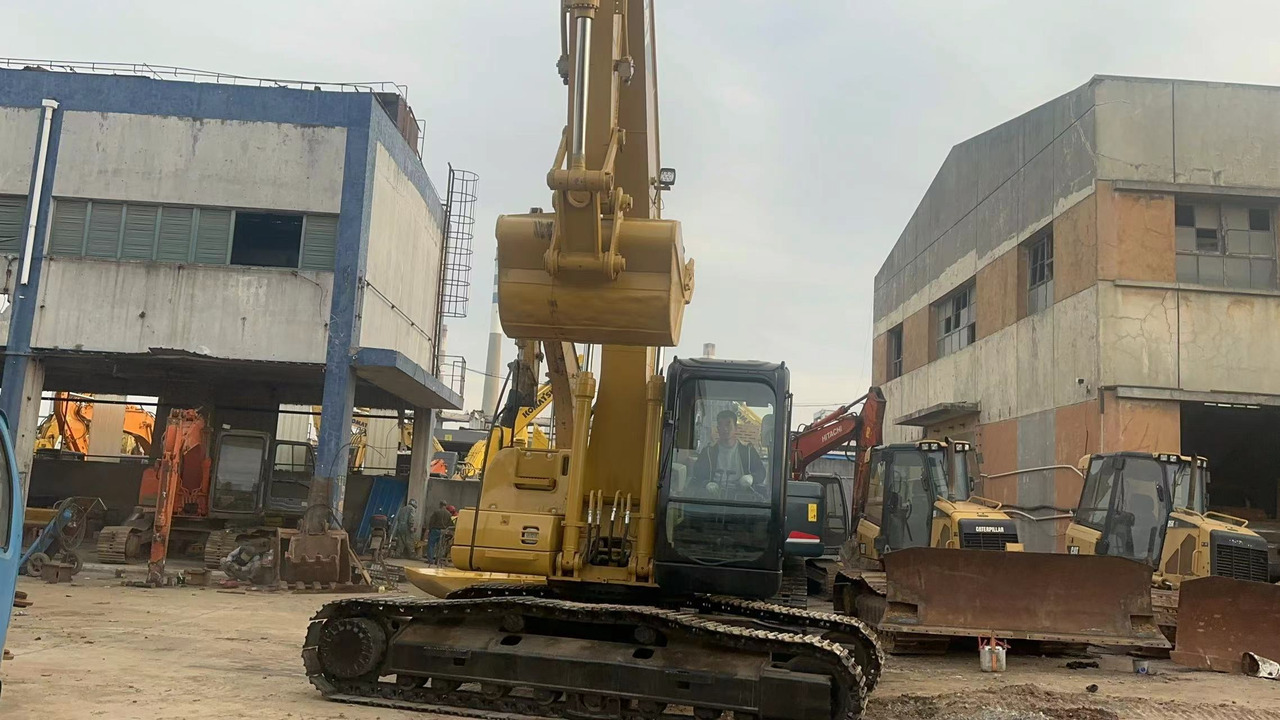CATERPILLAR 320C - Pelle sur chenille: photos 5 CATERPILLAR 320C - Pelle sur chenille: photos 5