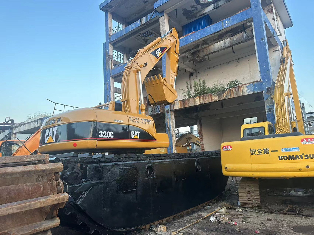 CATERPILLAR 320C - Excavatrice amphibie: photos 1 CATERPILLAR 320C - Excavatrice amphibie: photos 1