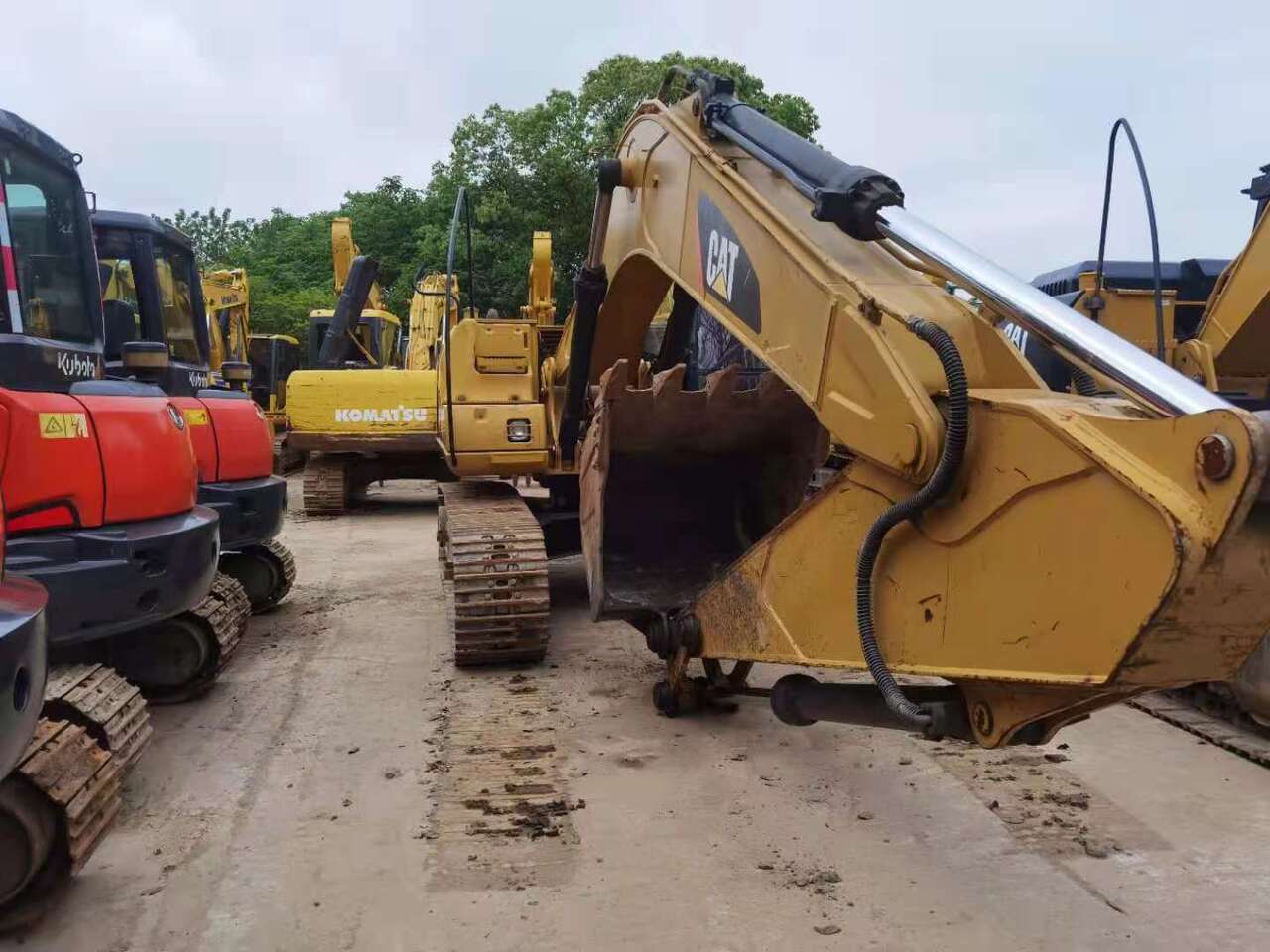 CATERPILLAR 320CL - Pelle sur chenille: photos 3 CATERPILLAR 320CL - Pelle sur chenille: photos 3