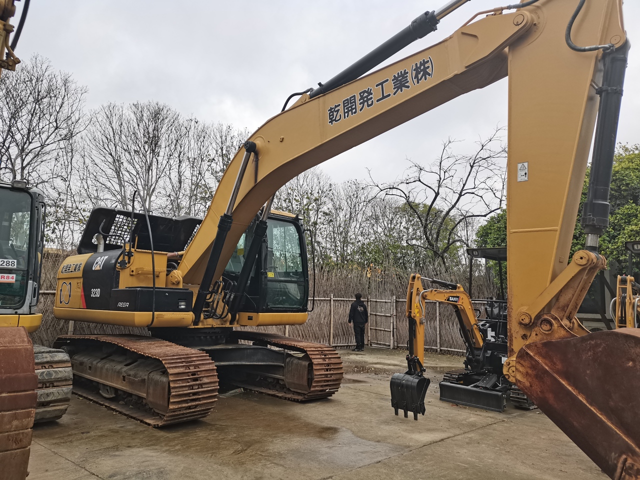 CATERPILLAR 323D - Pelle sur chenille: photos 3 CATERPILLAR 323D - Pelle sur chenille: photos 3