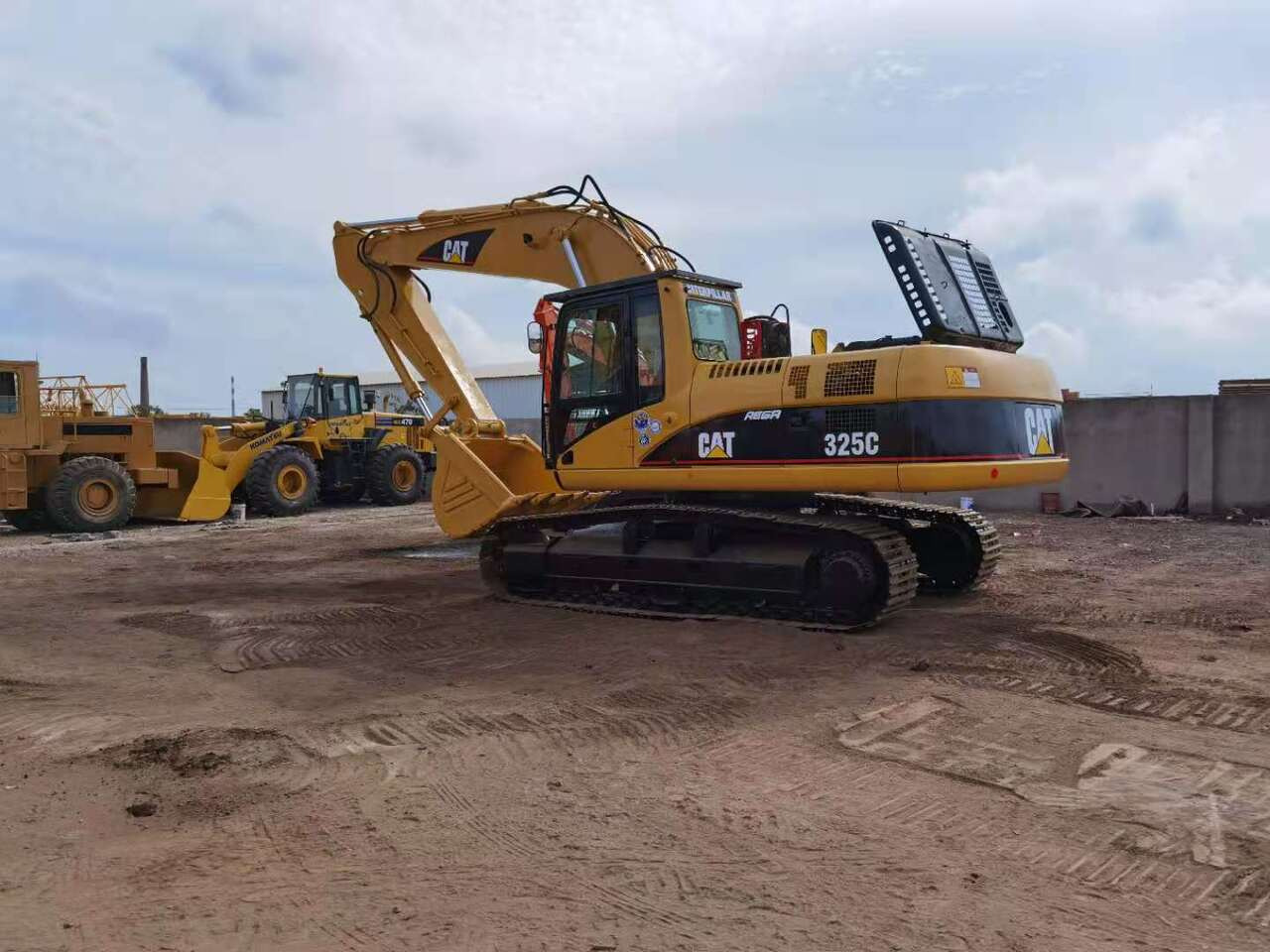 CATERPILLAR 325C - Pelle sur chenille: photos 3 CATERPILLAR 325C - Pelle sur chenille: photos 3
