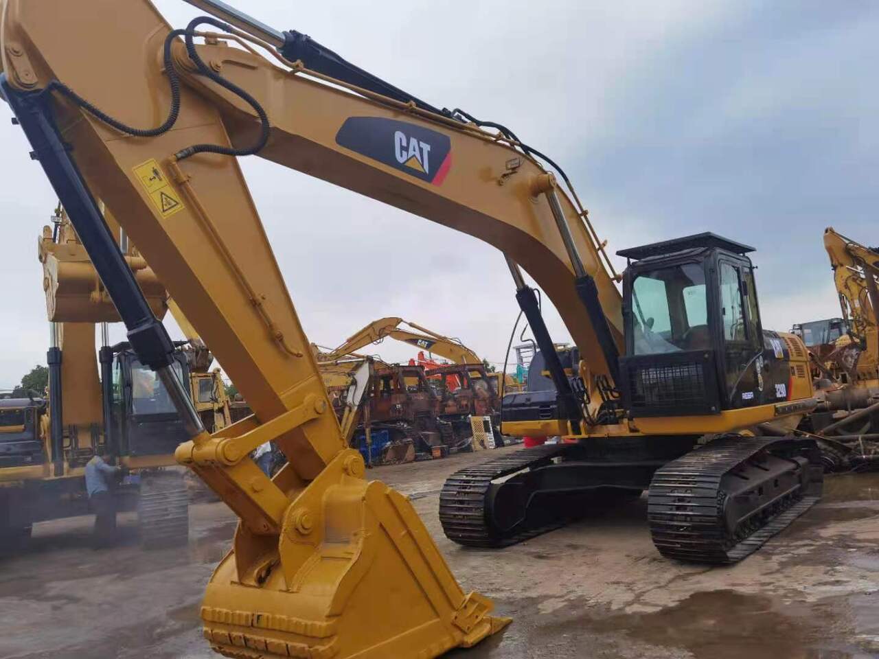 CATERPILLAR 329D - Pelle sur chenille: photos 2 CATERPILLAR 329D - Pelle sur chenille: photos 2