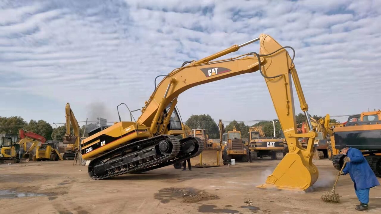 CATERPILLAR 330BL - Pelle sur chenille: photos 1 CATERPILLAR 330BL - Pelle sur chenille: photos 1
