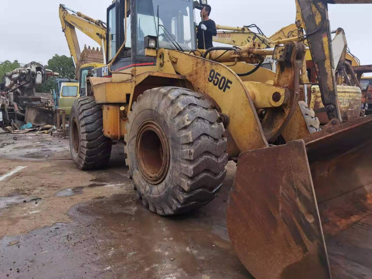 CATERPILLAR CAT-950F -Wheel loader - Chargeuse sur pneus: photos 2 CATERPILLAR CAT-950F -Wheel loader - Chargeuse sur pneus: photos 2