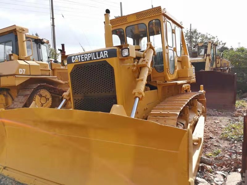 CATERPILLAR D8K - Bulldozer: photos 1 CATERPILLAR D8K - Bulldozer: photos 1