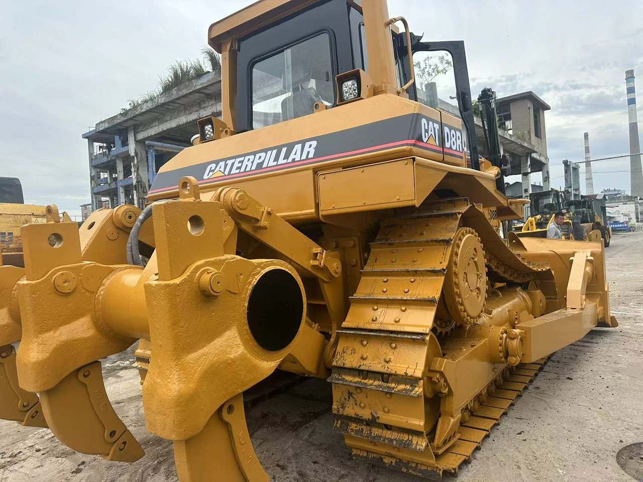 CATERPILLAR D8R - Bulldozer: photos 3 CATERPILLAR D8R - Bulldozer: photos 3