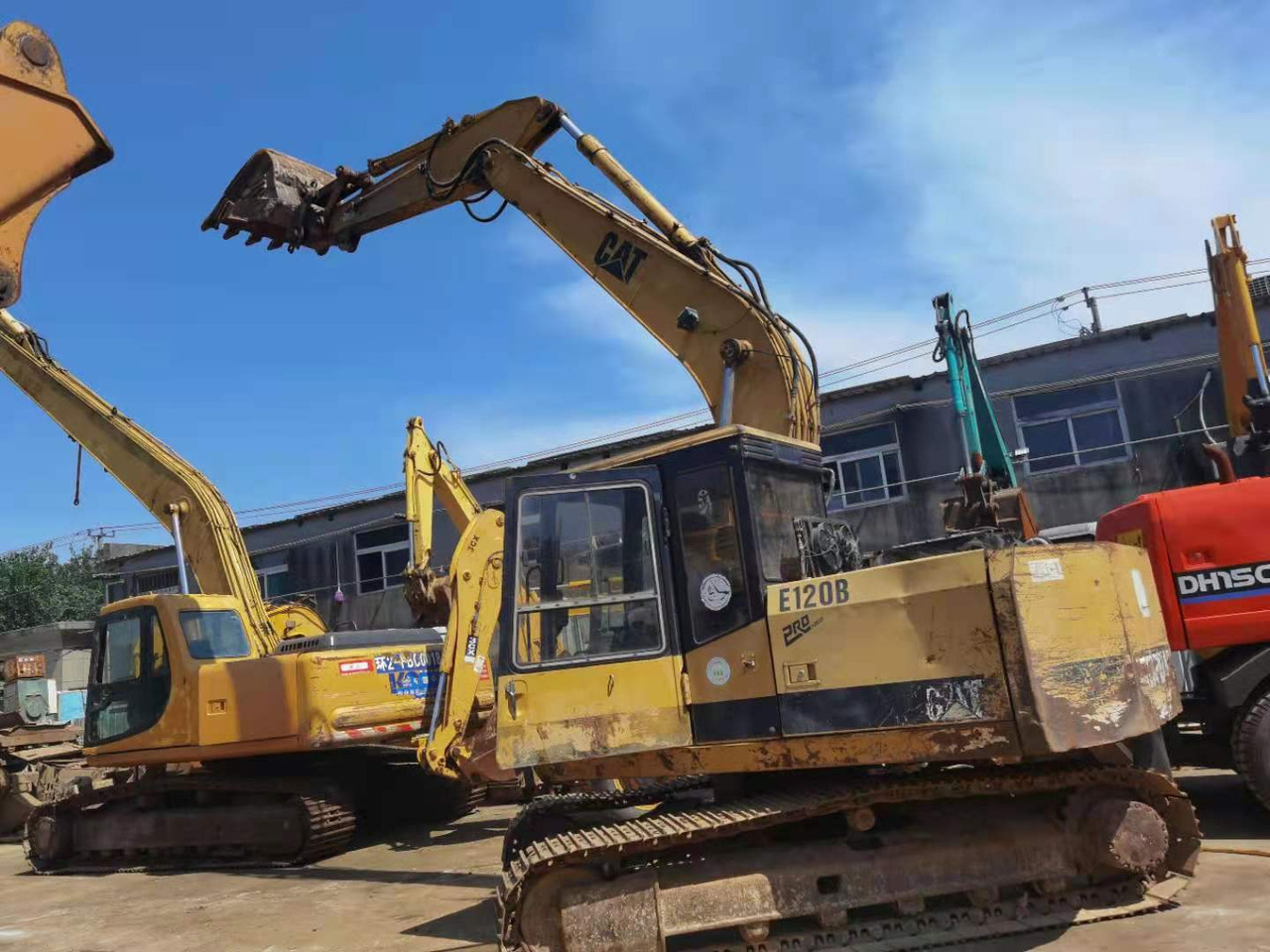 CATERPILLAR E120B - Pelle: photos 3 CATERPILLAR E120B - Pelle: photos 3