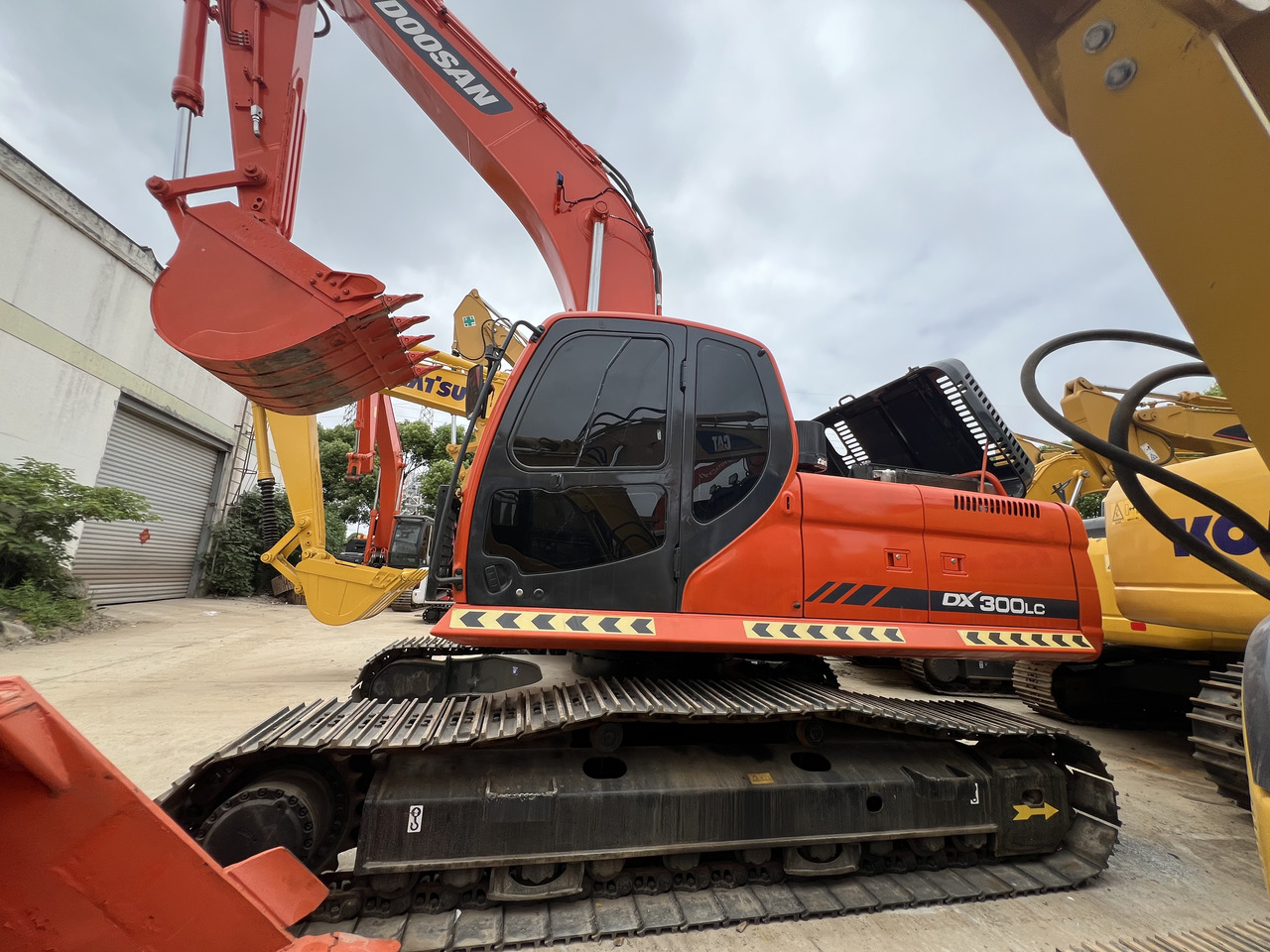 DOOSAN DX300 LC-7 - Pelle sur chenille: photos 1 DOOSAN DX300 LC-7 - Pelle sur chenille: photos 1