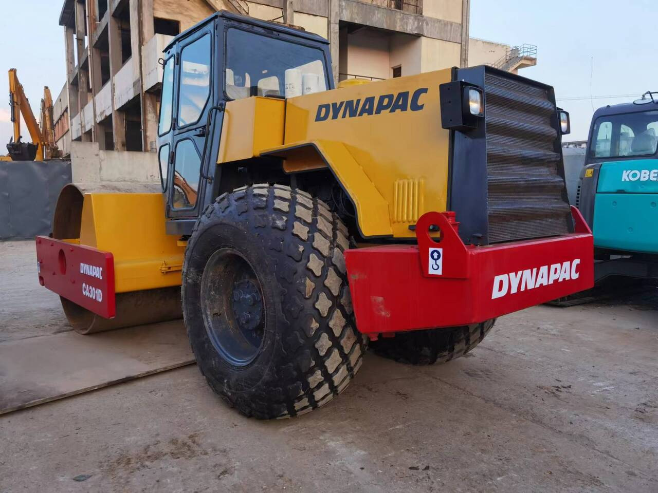 DYNAPAC CA301D - Compacteur: photos 1 DYNAPAC CA301D - Compacteur: photos 1