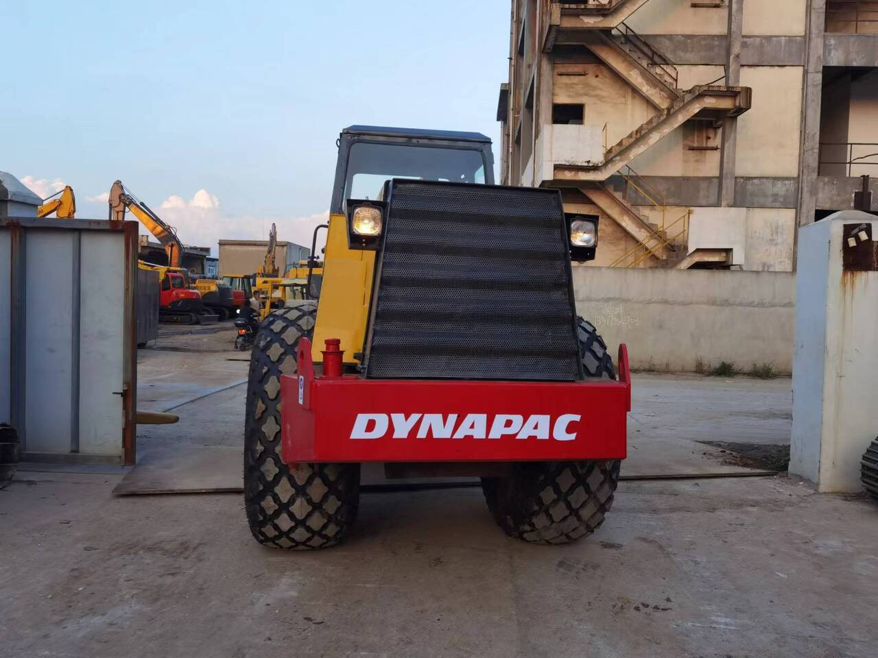 DYNAPAC CA301D-roller - Compacteur: photos 2 DYNAPAC CA301D-roller - Compacteur: photos 2