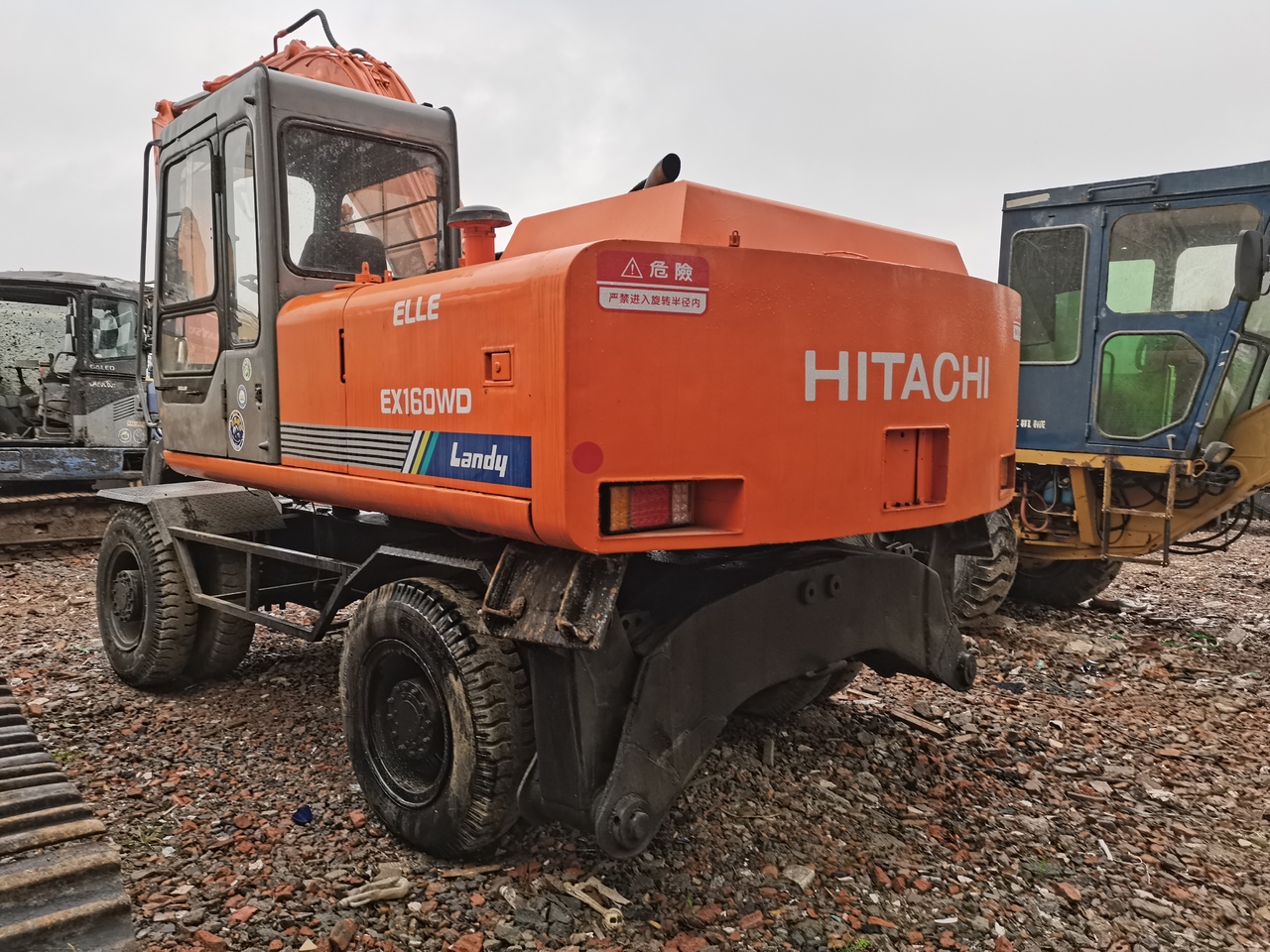 HITACHI EX160WD - Pelle sur pneus: photos 2 HITACHI EX160WD - Pelle sur pneus: photos 2