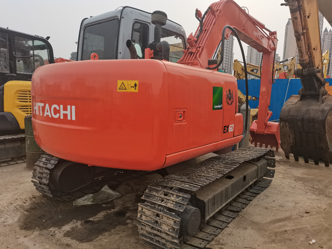 HITACHI EX60 - Pelle sur chenille: photos 2 HITACHI EX60 - Pelle sur chenille: photos 2