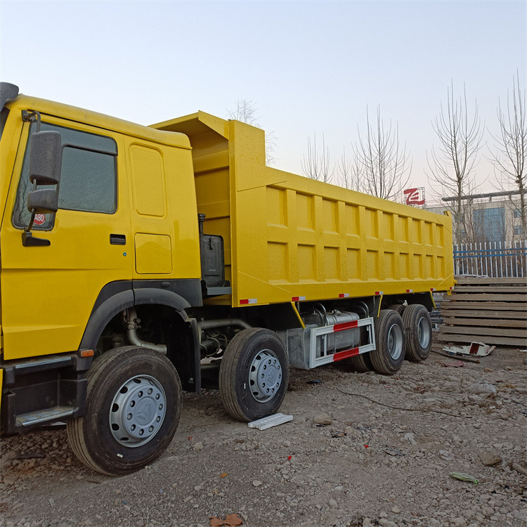 Camion benne HOWO HOWO 8x4 371hp-Yellow: photos 10