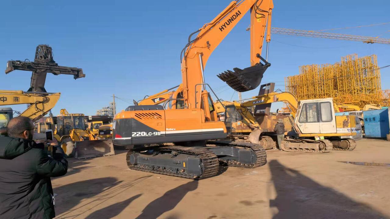 HYUNDAI 220LC-9S - Pelle sur chenille: photos 1 HYUNDAI 220LC-9S - Pelle sur chenille: photos 1