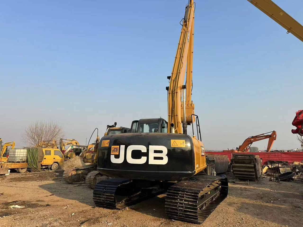 JCB JS220LC - Pelle sur chenille: photos 1 JCB JS220LC - Pelle sur chenille: photos 1