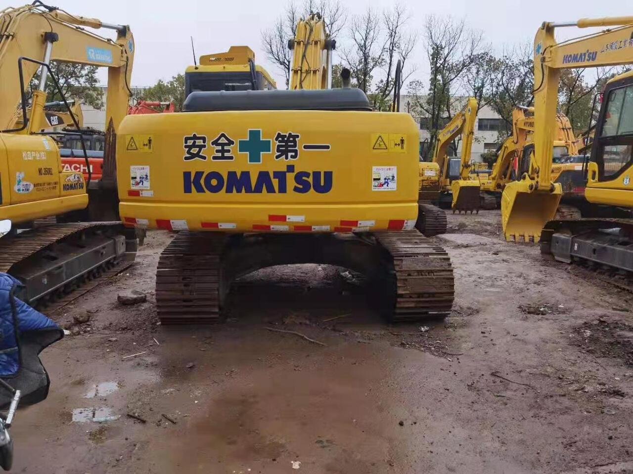 KOMATSU PC200-7 - Pelle sur chenille: photos 3 KOMATSU PC200-7 - Pelle sur chenille: photos 3