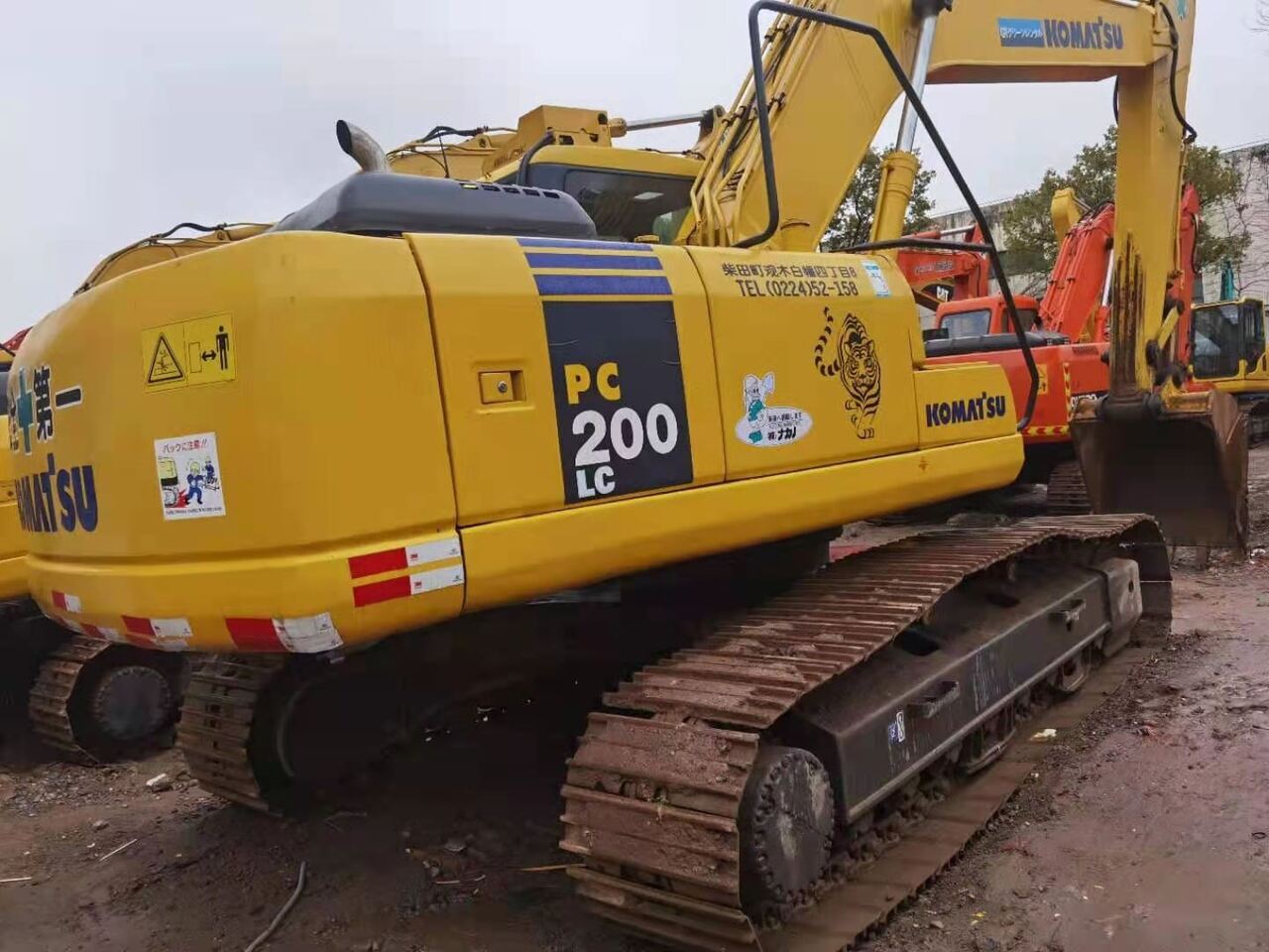 KOMATSU PC200-7 - Pelle sur chenille: photos 1 KOMATSU PC200-7 - Pelle sur chenille: photos 1