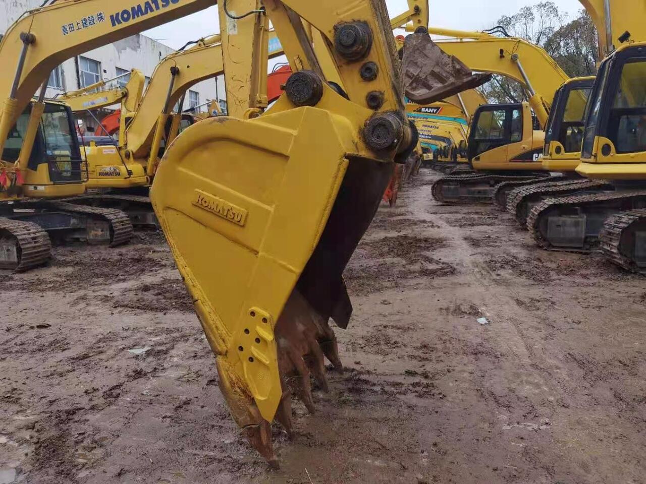 KOMATSU PC210-8 - Pelle sur chenille: photos 4 KOMATSU PC210-8 - Pelle sur chenille: photos 4