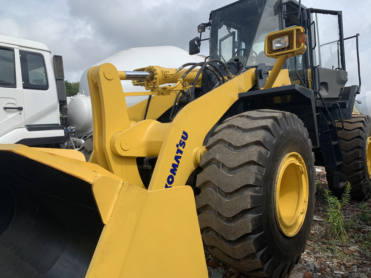 KOMATSU WA380Z - Chargeuse sur pneus: photos 4 KOMATSU WA380Z - Chargeuse sur pneus: photos 4