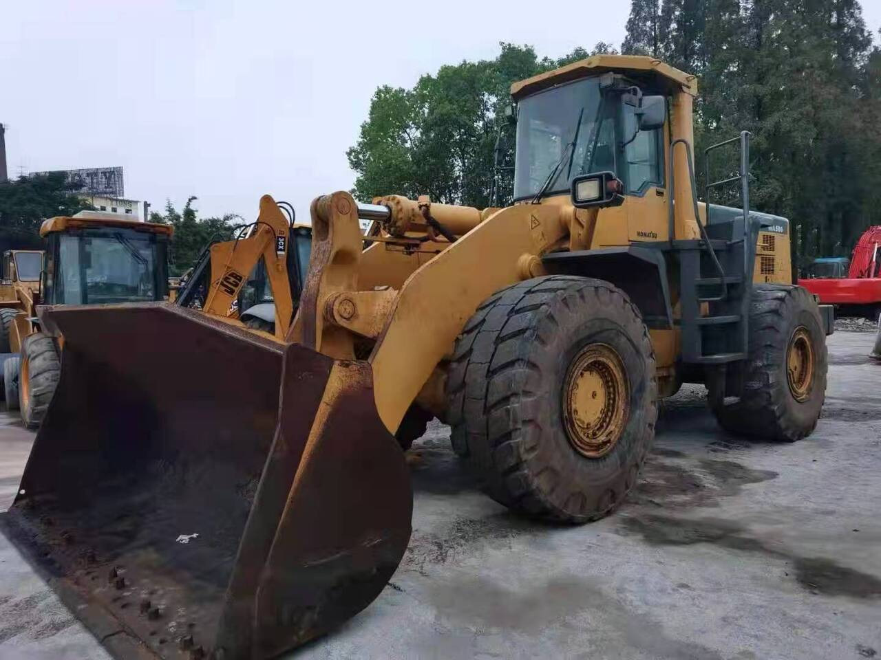 KOMATSU WA500-3 - Chargeuse sur pneus: photos 1 KOMATSU WA500-3 - Chargeuse sur pneus: photos 1