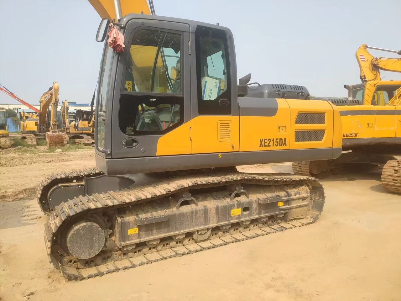 XEMG XE215DA - Pelle sur chenille: photos 2 XEMG XE215DA - Pelle sur chenille: photos 2