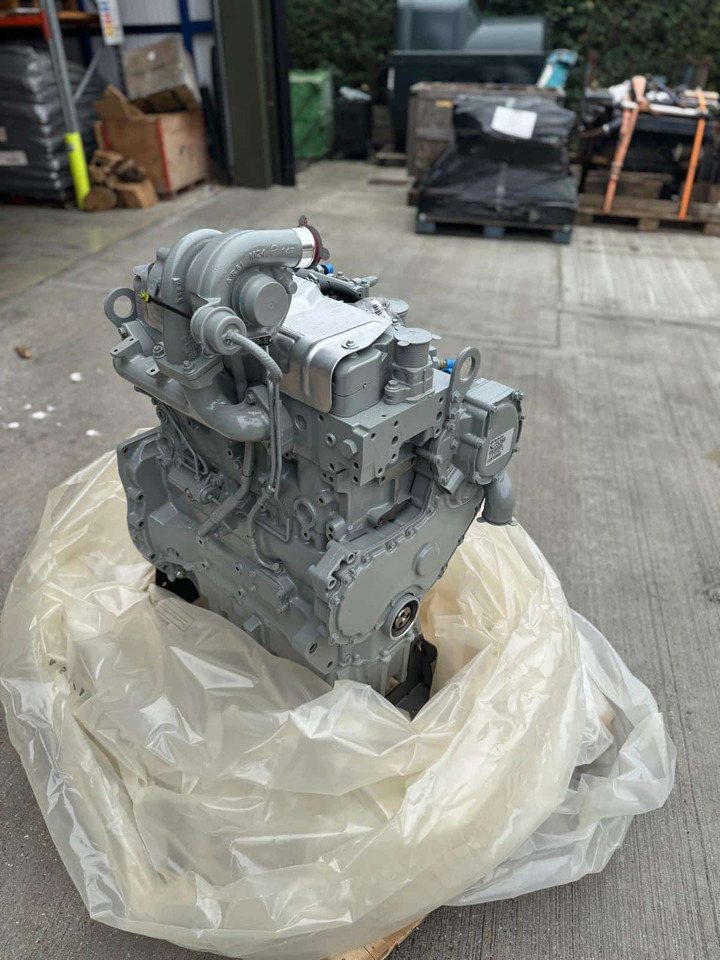 New Perkins 1104D-E44TA NJ Massey Ferguson Tractor Engine - Moteur: photos 5 New Perkins 1104D-E44TA NJ Massey Ferguson Tractor Engine - Moteur: photos 5