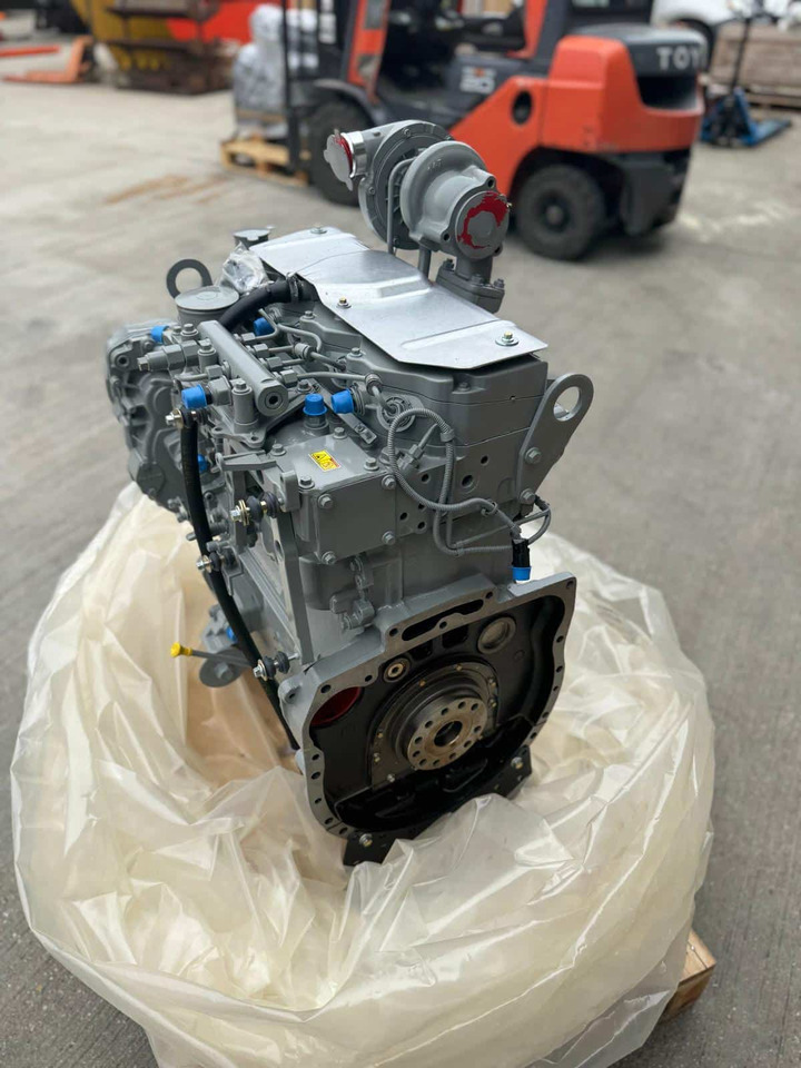 New Perkins 1104D-E44TA NJ Massey Ferguson Tractor Engine - Moteur: photos 4 New Perkins 1104D-E44TA NJ Massey Ferguson Tractor Engine - Moteur: photos 4
