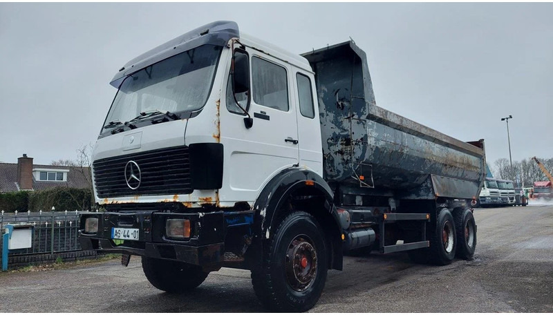 Mercedes-Benz SK 2635 2235 6x4 KIPPER STEEL SPRING MANUAL GEARBOX - Camion benne: photos 1 Mercedes-Benz SK 2635 2235 6x4 KIPPER STEEL SPRING MANUAL GEARBOX - Camion benne: photos 1