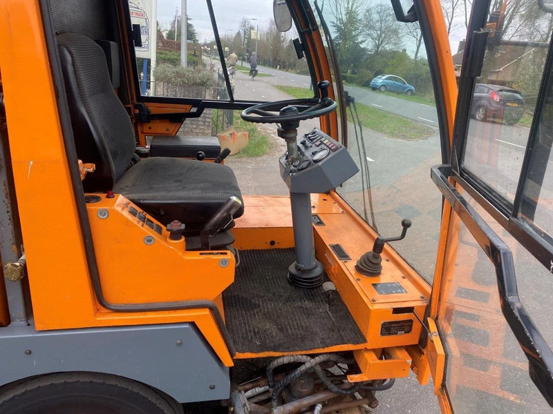 Nilfisk MFH2200 SWEEPER MFH 2200 CLEANER - Balayeuse industrielle: photos 4 Nilfisk MFH2200 SWEEPER MFH 2200 CLEANER - Balayeuse industrielle: photos 4