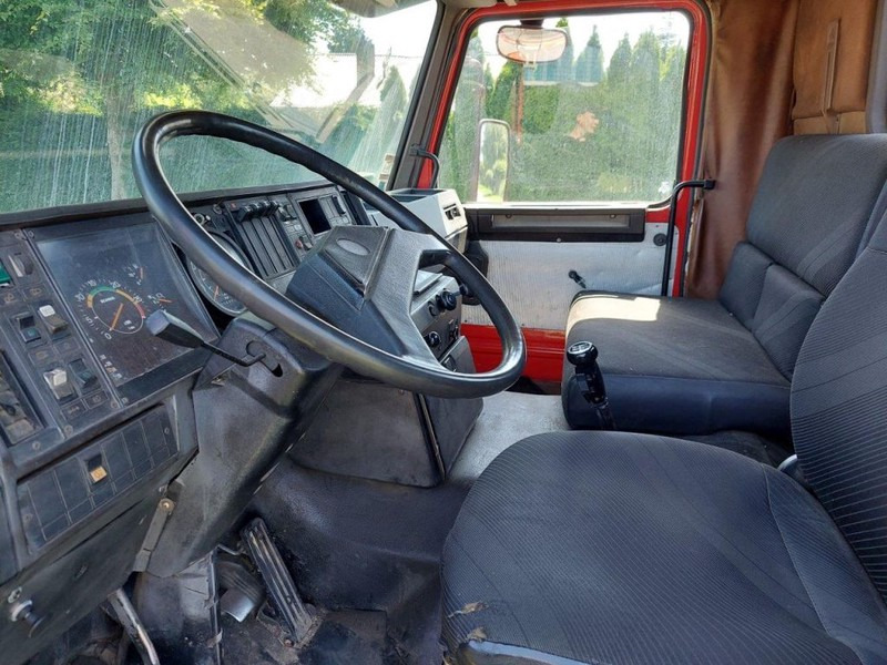 Photo d'intérieur 1: Camion ampliroll Scania 112 with 113 Engine