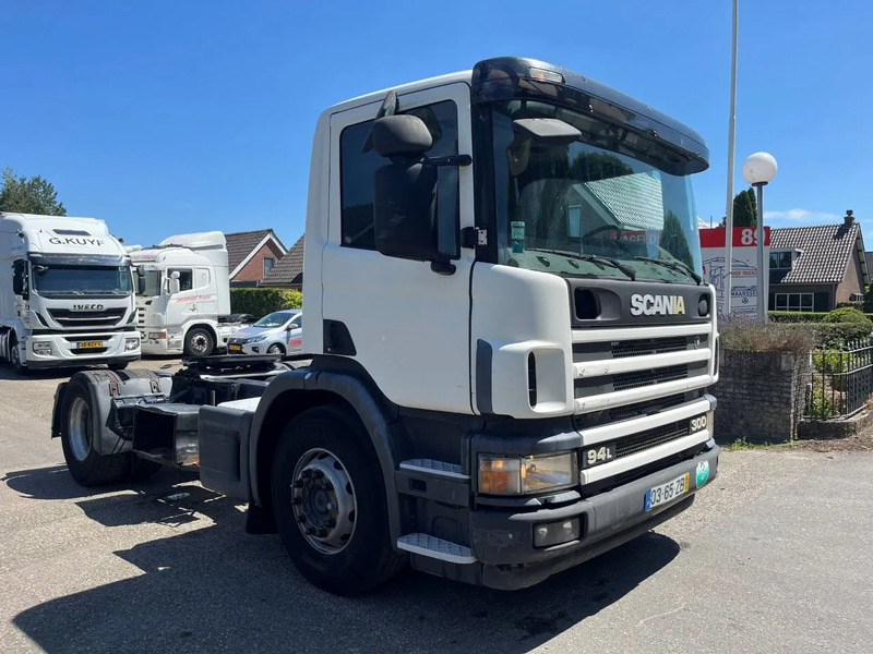 Scania P94-300 94 MANUAL GEARBOX AIRCO RETARDER 10-2004 - Tracteur routier: photos 4 Scania P94-300 94 MANUAL GEARBOX AIRCO RETARDER 10-2004 - Tracteur routier: photos 4