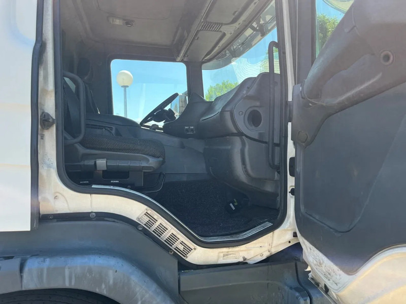 Scania P94-300 94 MANUAL GEARBOX AIRCO RETARDER 10-2004 - Tracteur routier: photos 5 Scania P94-300 94 MANUAL GEARBOX AIRCO RETARDER 10-2004 - Tracteur routier: photos 5